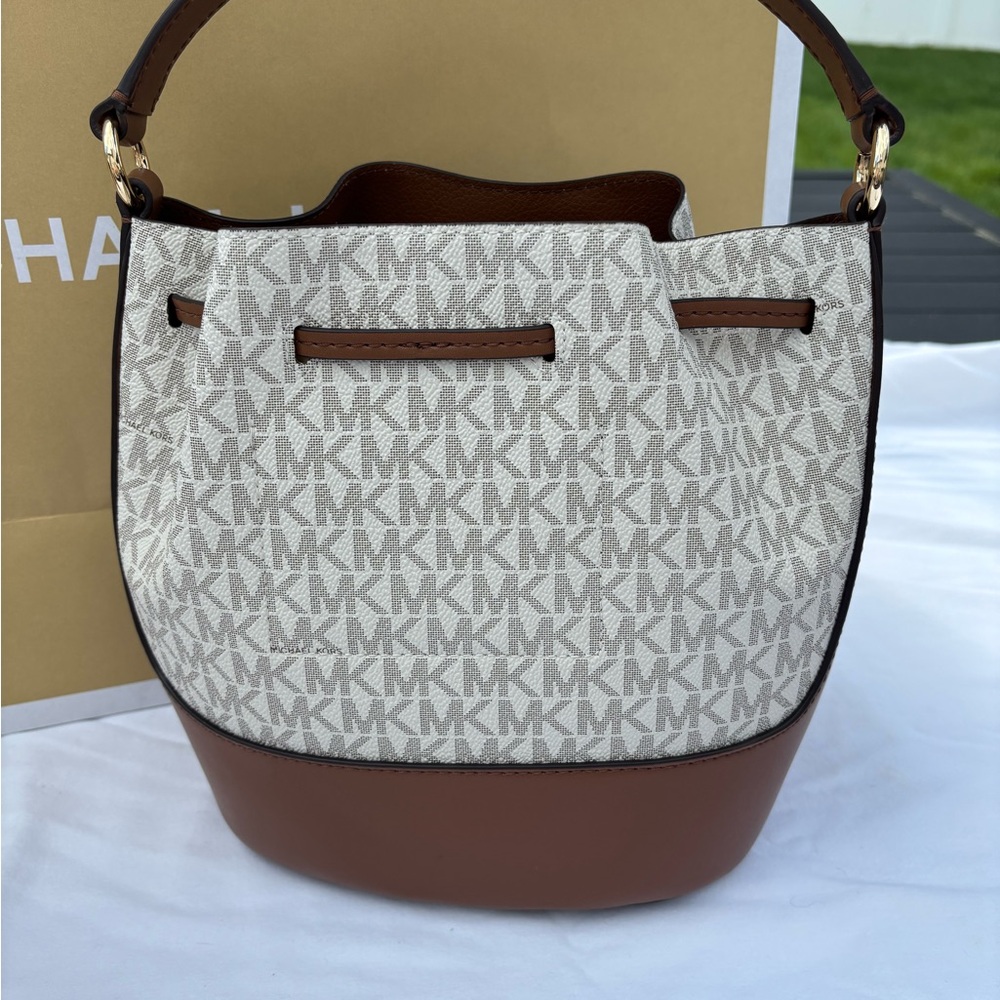 Michael Kors Cream MK Logo and Brown Leather Drawstring Shoulder Bag - Picture 3 of 6
